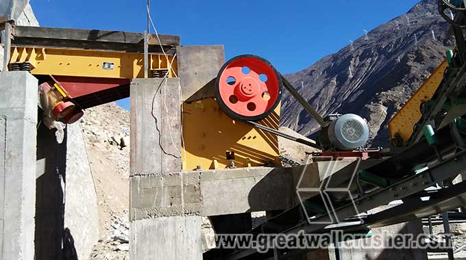 Small jaw crusher in stone crushing plant
